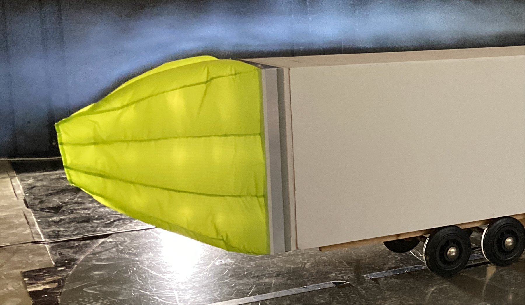 1/6-scale trailer model with the inflated Y-stream tail in the S2A wind tunnel